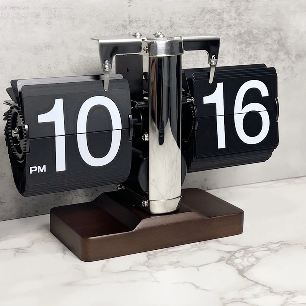 Table clock with automatic page turner - Modern decor with a touch of technology