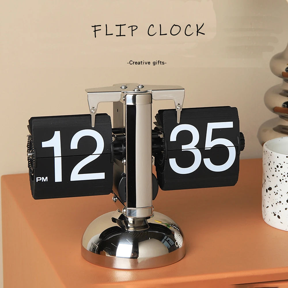 Table clock with automatic page turner - Modern decor with a touch of technology