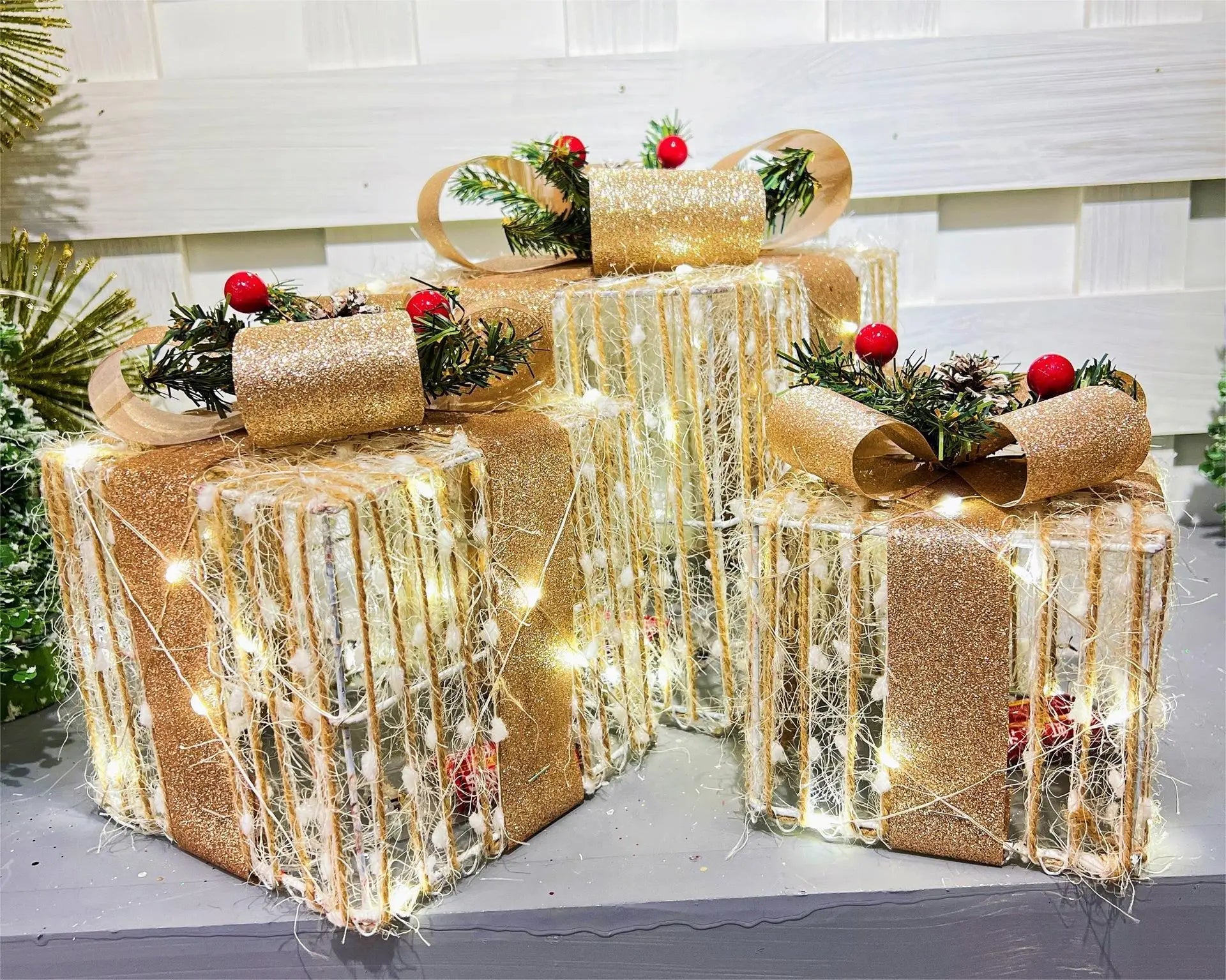 Christmas lights and 3 gift boxes to delight your home!